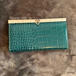 💖 3/$30 NWOT Turquoise Snakeskin Wallet